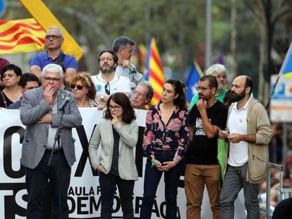 Agustí Alcoberro (izquierda) en una manifestación.