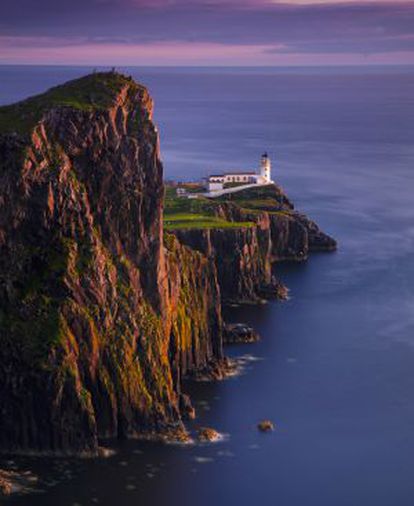 Faro de la isla de Jura, en el archipiélago de las Hébridas Interiorers (Reino Unido).