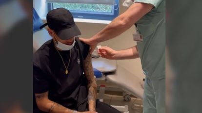 Neymar after receiving the vaccine on May 21.