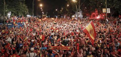 Más de 200.000 personas vieron el partido cerca de la Plaza de Cibeles.