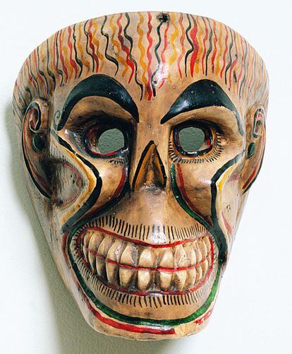 Máscara de madera pintada de artista mexicano desconocido.