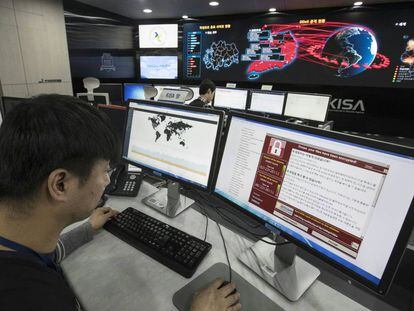 Un monitor muestra la extensión del ciberataque que afectó a la Agencia de Seguridad de Corea el mes pasado.