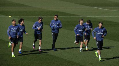 De I a D, Casemiro, Marcelo, Coentrao, Navas, Modric, Kovacic y Cristiano en el entrenamiento de este martes.