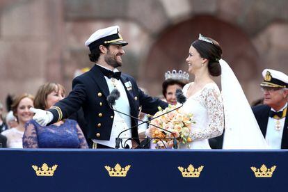 El príncipe Carl Philip de Suecia y su esposa la princesa Sofía de Suecia, después de la ceremonia de matrimonio en Estocolmo, Suecia.