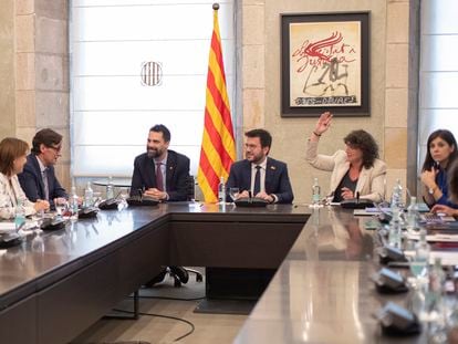 El presidente de la Generalitat, Pere Aragonès (c), preside, el pasado viernes, la cumbre sobre la sequía entre Govern y partidos políticos.
