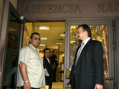 Jaled el Masri (izquierda), en la Audiencia Nacional en 2006.