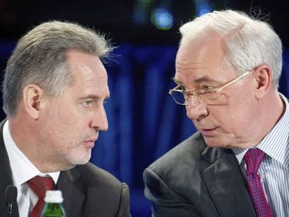 El oligarca Firtash con el exprimer ministro ucraniano Mykola Azarov, en 2011