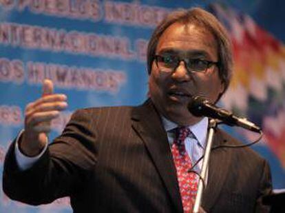 El relator especial de Naciones Unidas sobre los Derechos de los Pueblos Indígenas, James Anaya, habla en La Paz (Bolivia).