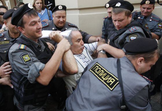 La policía rusa detiene al excampeón del mundo de ajedrez y opositor Garry Kasparov