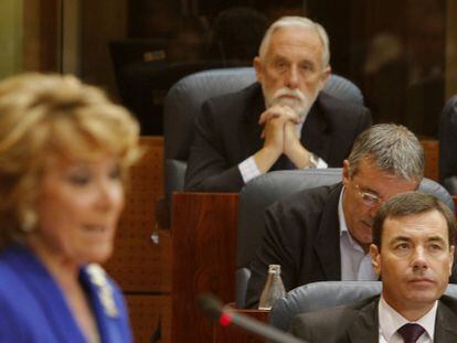 Aguirre, durante un pleno en la Asamblea en 2011. Al fondo, G&oacute;mez, Gordo y Velasco.