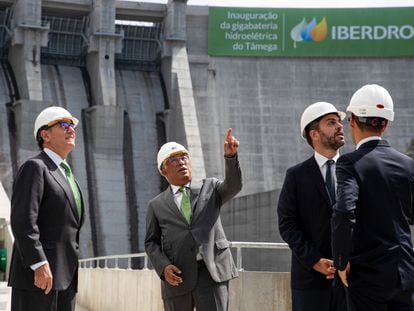 El presidente de Iberdrola, Ignacio Sánchez Galán; el primer ministro portugués, António Costa; el ministro de Medio Ambiente y Acción Climática, Duarte Cordeiro, y el secretario de Estado De Energía, João Galamba.