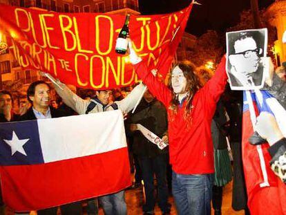 Chilenos de Valencia celebran la muerte del ex dictador Pinochet