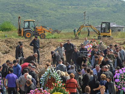 Entierro este domingo en la ciudad de Stepanakert, en Nagorno Karabaj, de un combatiente armenio caído en la ofensiva de Azerbaiyán.