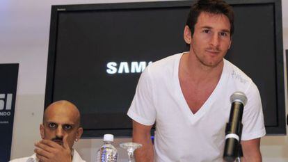 Messi (derecha), junto a Guillermo Mar&iacute;n, en julio de 2013 en Panam&aacute;.