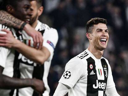 Jugadores de la Juventus de Turín celebran el pase a cuartos de final.