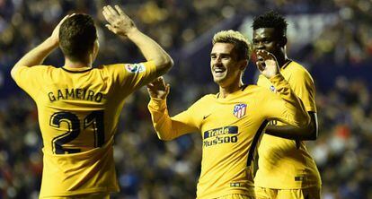 Antoine Griezmann uno de sus goles con Gameiro, ante Thomas.