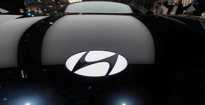 Logo de la marca Hyundai en el concept car Ioniq 6 en el salón del automóvil de Munich.