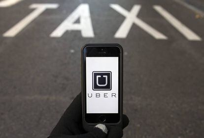 Logotipo de UBER para reservar taxis