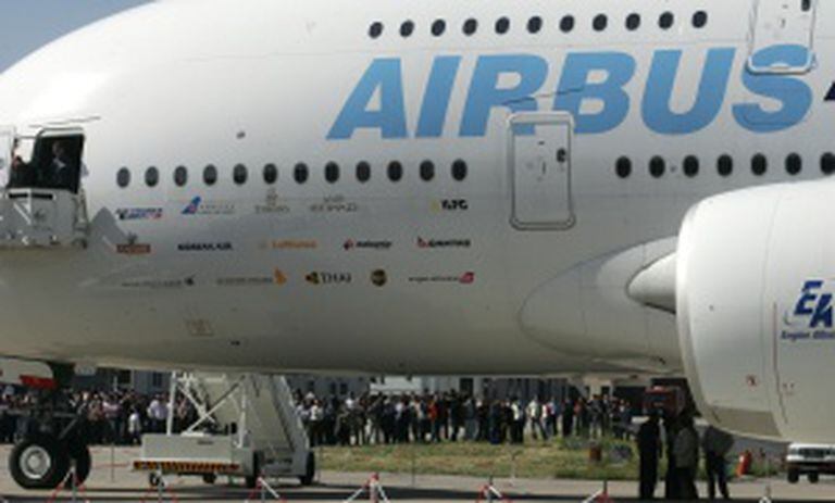 El Airbus A380, el avión comercial de transporte de pasajeros más grande del mundo, en las instalaciones de Airbus en Getafe.