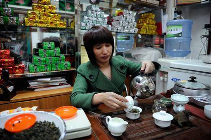 Una tienda de té en el mercado del té Maliandao, en Pkín (China).
