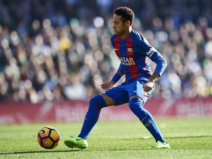 El jugador del Barcelona Neymar, durante una jugada.