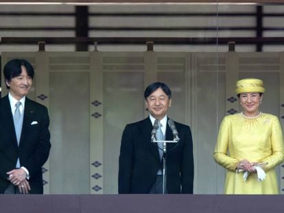Akishino, junto a los emperadores Naruhito y Masako en mayo de 2019 en Tokio.
