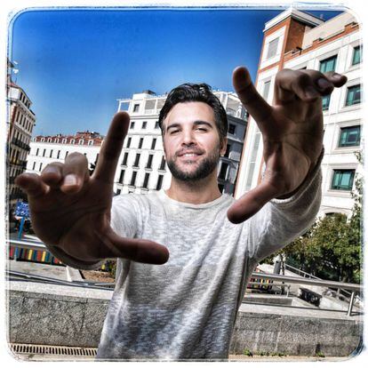 Juan Pablo Di Pace, actor y cantante, en la Plaza de Santo Domingo de Madrid.