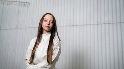 La actriz Carla Quilez, de 14 años (fotografiada en una cafetería en el barrio de Sants), interpreta a una madre adolescente en ‘La maternal’, de Pilar Palomero, película con la que hizo historia al ganar la Concha de Plata a la mejor interpretación en San Sebastián. 