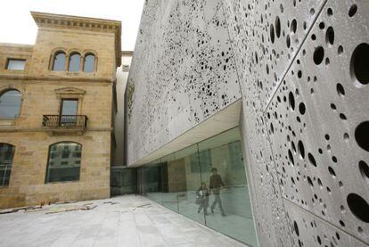 Fachada de la ampliaci&oacute;n del Museo San Telmo de San Sebasti&aacute;n realizada por Nieto y Sobejano.