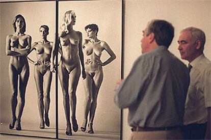 <b></b><i>Ellas vienen (desnudas),</i> de 1981, una de las imágenes de Helmut Newton en la exposición de la Fundación Telefónica.
