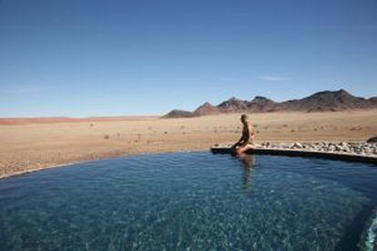 Piscina en un 'lodge' en el desierto de Namibia.