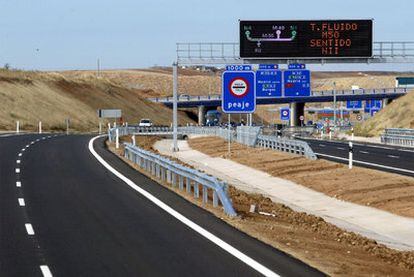 Autopista de peaje R-2 entre Madrid y Guadalajara.