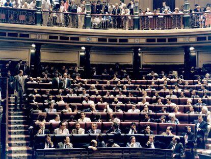 Vista de los escaños del Grupo Socialista. en la sesión de investidura de 1986.