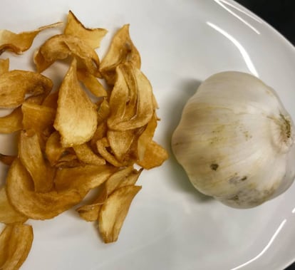 AJO BLANCO CHINO Y SU FRITURA / CAPEL