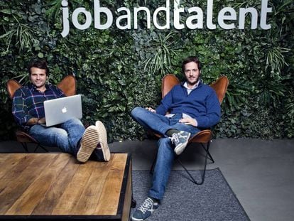 Juan Urdiales (izquierda) y Felipe Nav&iacute;o, cofundadores de la empresa Jobandtalent, en 2015. 