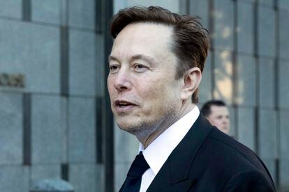 Elon Musk abandona el tribunal donde se desarrolló el proceso por sus tuits de Tesla, el pasado 24 de enero.
