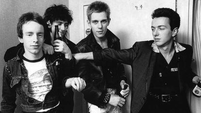 De derecha a izquierda, Nicky Headon (batería), Mick Jones (guitarra), Paul Simonon (bajo) y el líder de la banda, Joe Strummer (guitarra y voz). The Clash en Nueva York en 1978.