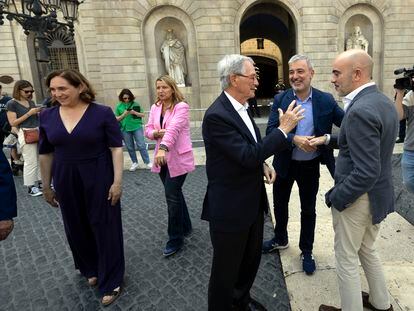 Los candidatos a la alcaldía de Barcelona en plaça Sant Jaume. EFE/Alberto Estevez