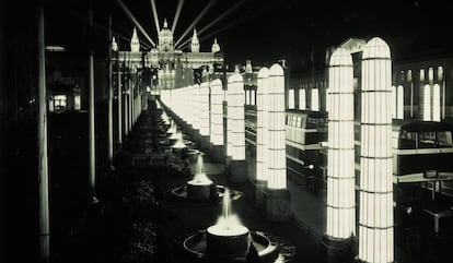 Avenida de la Reina Maria Cristina en la Exposición Internacional de Barcelona de 1929.