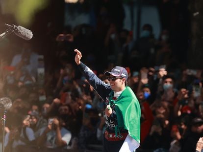 Checo Pérez saluda en Ciudad de México previo Fórmula 1