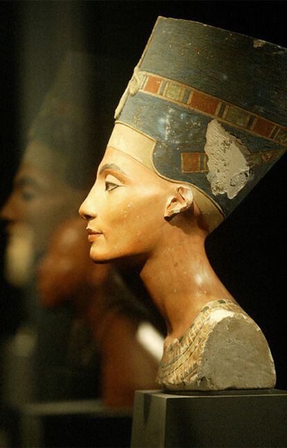 El busto de Nefertiti expuesto en el Neuesmuseum de Berlín.