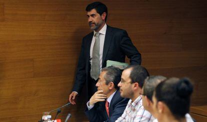El ex director general del Instituto Valenciano de Finanzas ( IVF) Enrique P&eacute;rez Boada, en 2012 a su llegada a la comisi&oacute;n de investigaci&oacute;n de la CAM, en las Cortes Valencianas. 