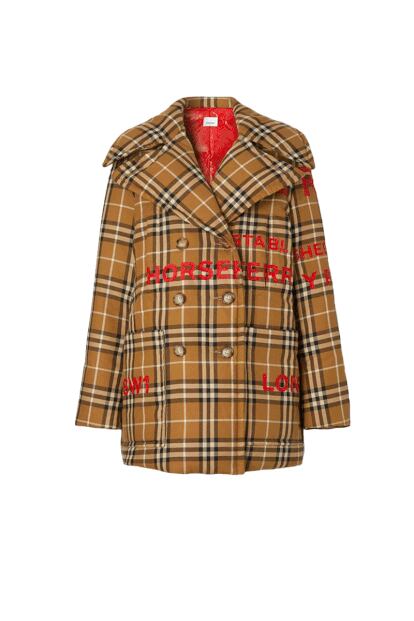 Abrigo de cuadros de Burberry (2.390 €).