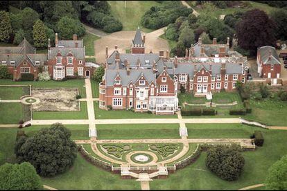 Esta residencia real, cerca de Bagshot, a 18 km de Windsor, es la actual vivienda del príncipe Eduardo, conde de Wessex y Sofía, condesa de Wessex. Estos también pusieron en marcha una gran renovación, que se estima en casi tres millones de libras y que fue pagada en parte por la Corona y en parte por el propio príncipe.