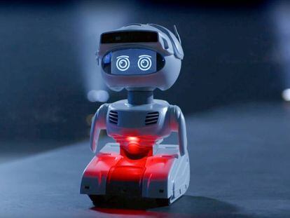 Misty II es un robot con una altura similar al de un animal doméstico capaz de comunicarse con sus interlocutores humanos.