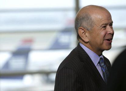 Permitido el uso de dispositivos electrónicos en todas las fases del vuelo. En la foto, Michael Huerta, alto funcionario de la FAA, anuncia la medida.