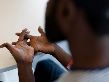 Dino Yomputu, inmigrante procedente de Kinshasa, República Democrática del Congo, relata su llegada a Canarias.