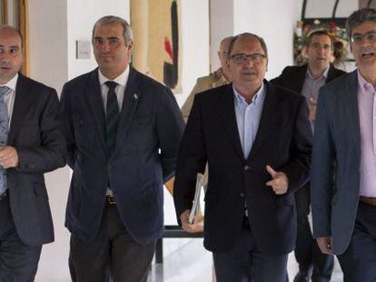 Representantes del PSOE de Andaluc&iacute;a, IU y PA, cuando aprobaron el por ahora frustrado relevo en la FAMP. 