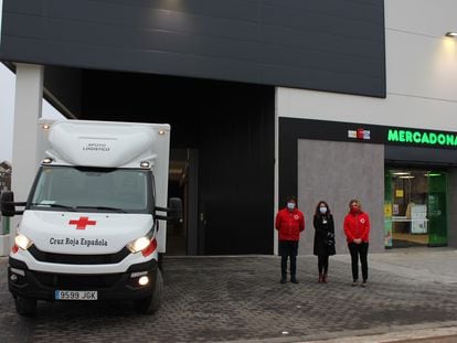 Donación a Cruz Roja por parte de Mercadona en Valladolid.