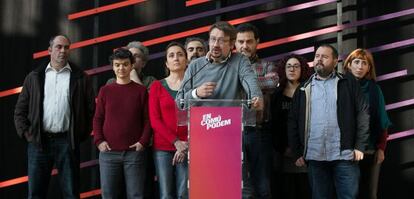 Xavier Domènech i el seu equip valorant els resultats electorals.